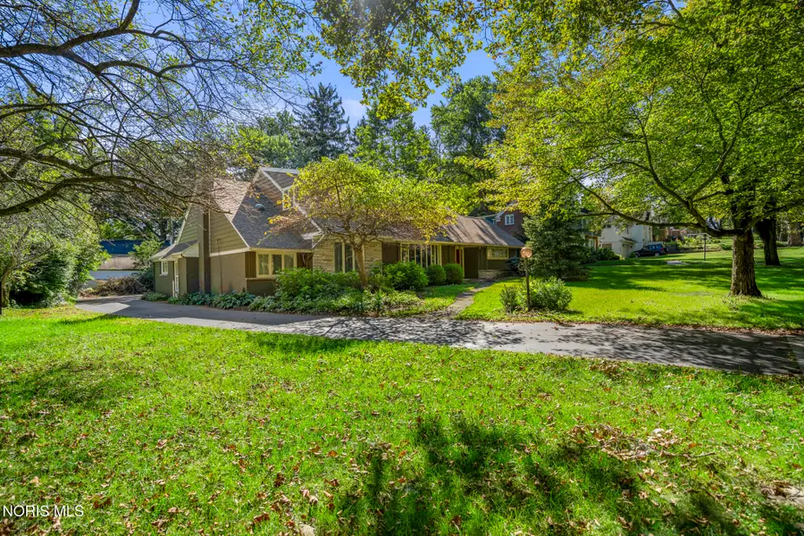 2242 Dundas Road, Ottawa Hills, OH 43606 - #3