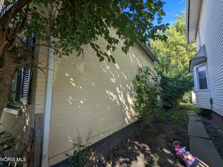 205 Courtland Avenue, Toledo, OH 43609 - #3