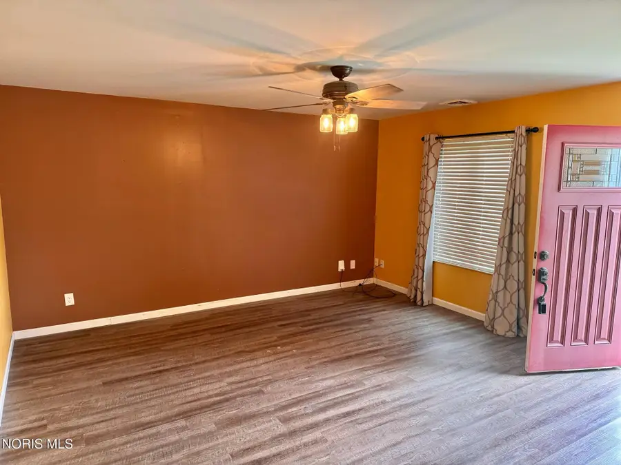 1123 Cardinal Drive #Apt B, Bryan, OH 43506 - #2