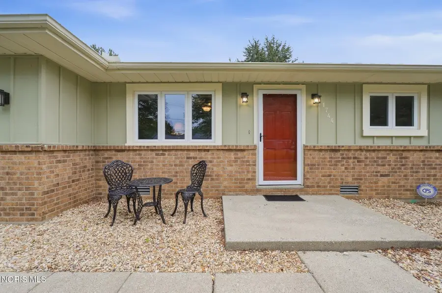 1744 Cass Road, Maumee, OH 43537 - #2