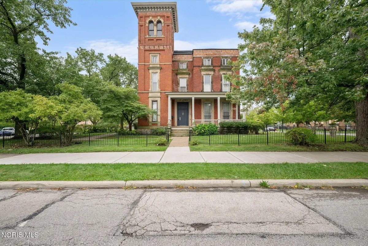 802 N Huron Street, Toledo, OH 43604 - #1