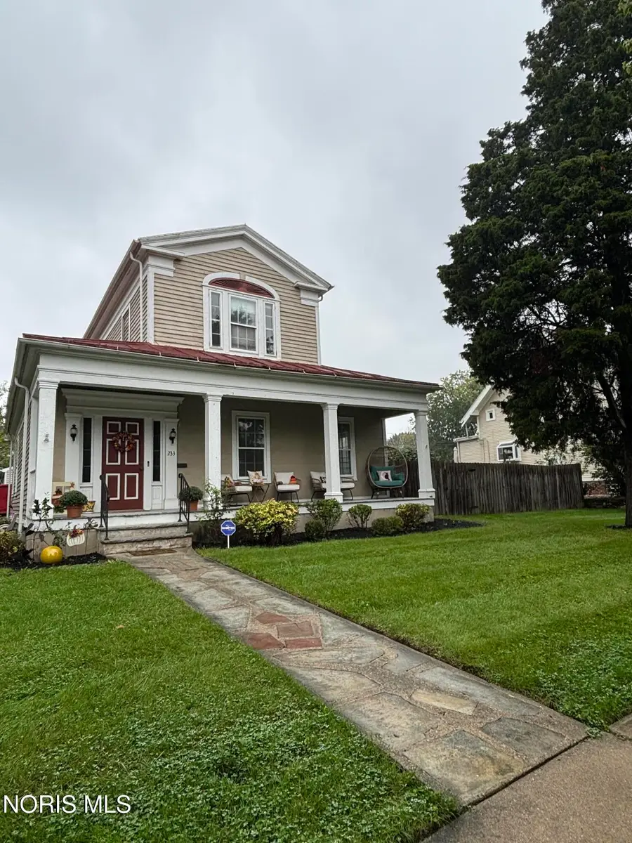 233 W Harrison Street, Maumee, OH 43537 - #2