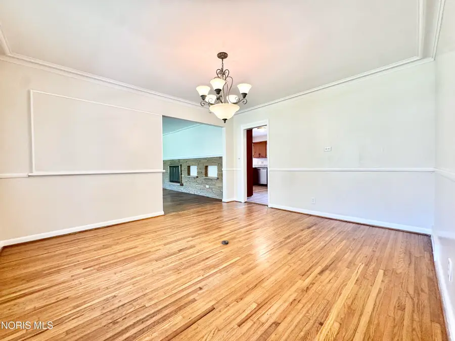 2208 Valley Brook Drive, Toledo, OH 43615 - #3