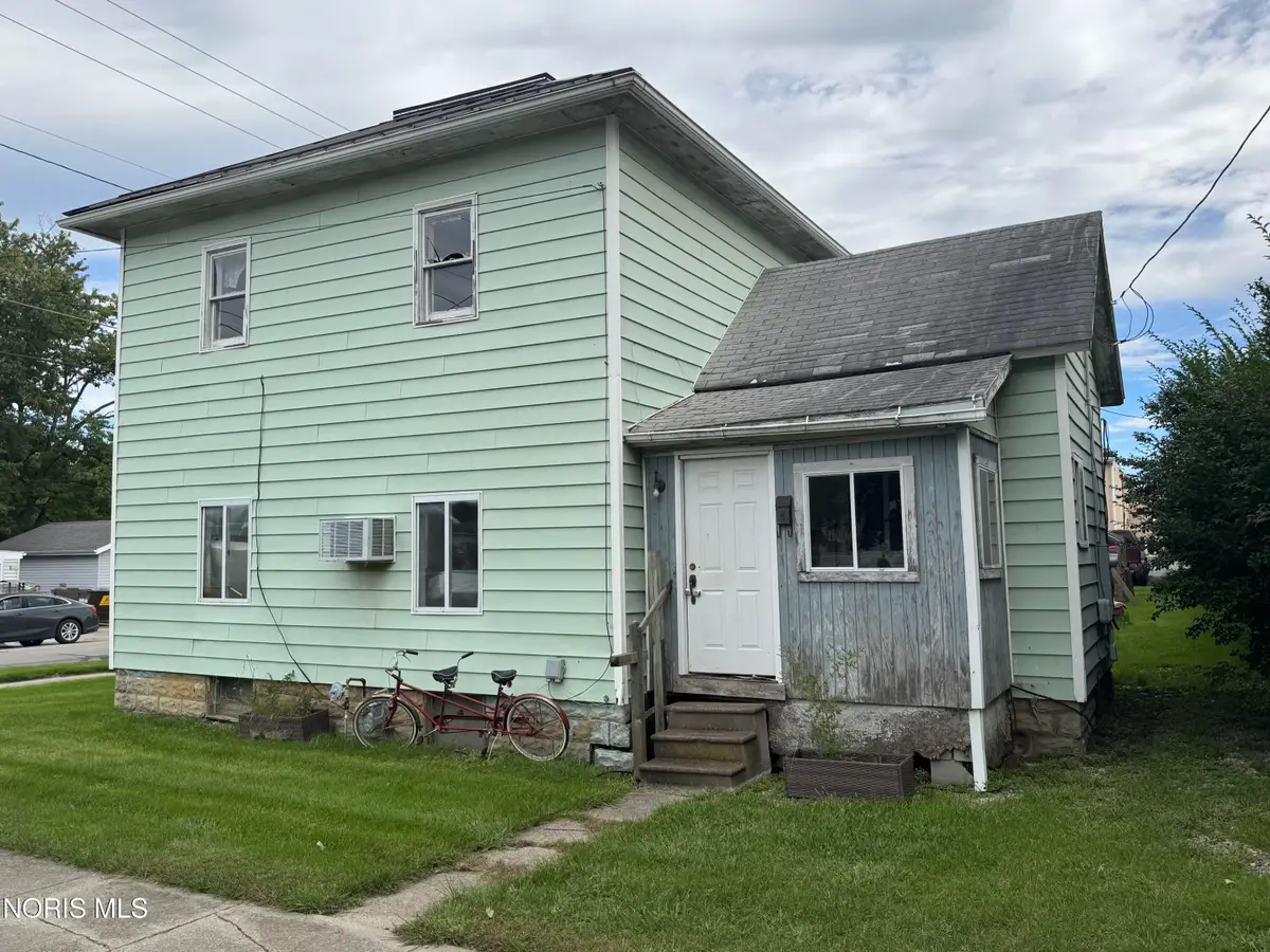 302 E Lawrence Street, Montpelier, OH 43543 - #1