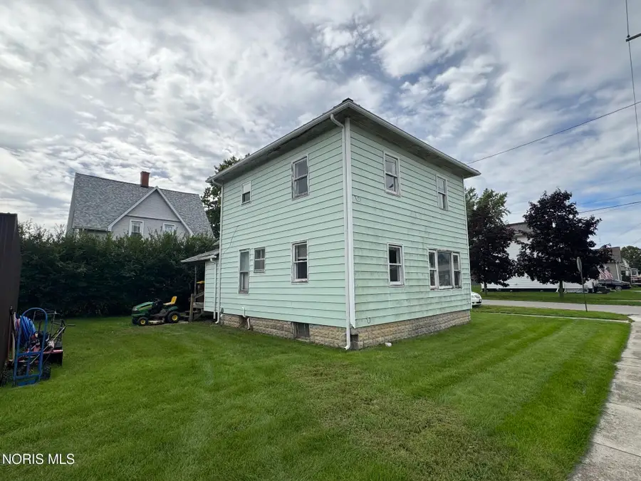 302 E Lawrence Street, Montpelier, OH 43543 - #2