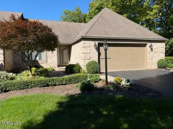 17 Walnut Creek Drive, Holland, OH 43528