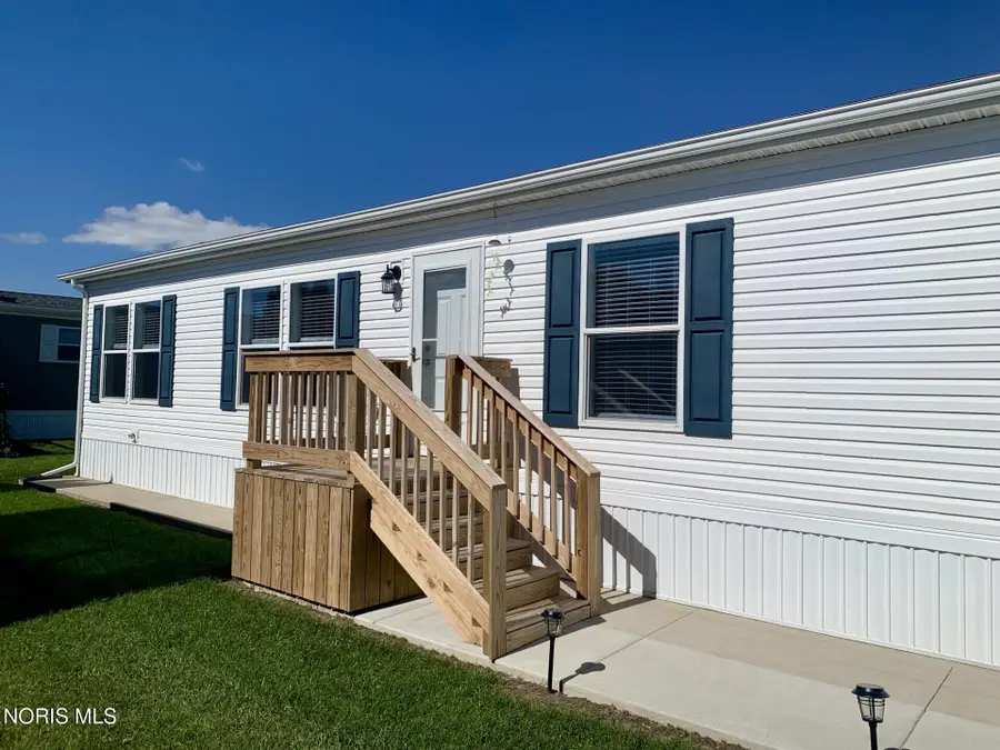 203 Meadowood Drive, Walbridge, OH 43465 - #2