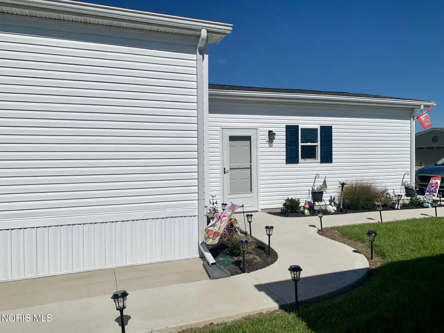 203 Meadowood Drive, Walbridge, OH 43465 - #3