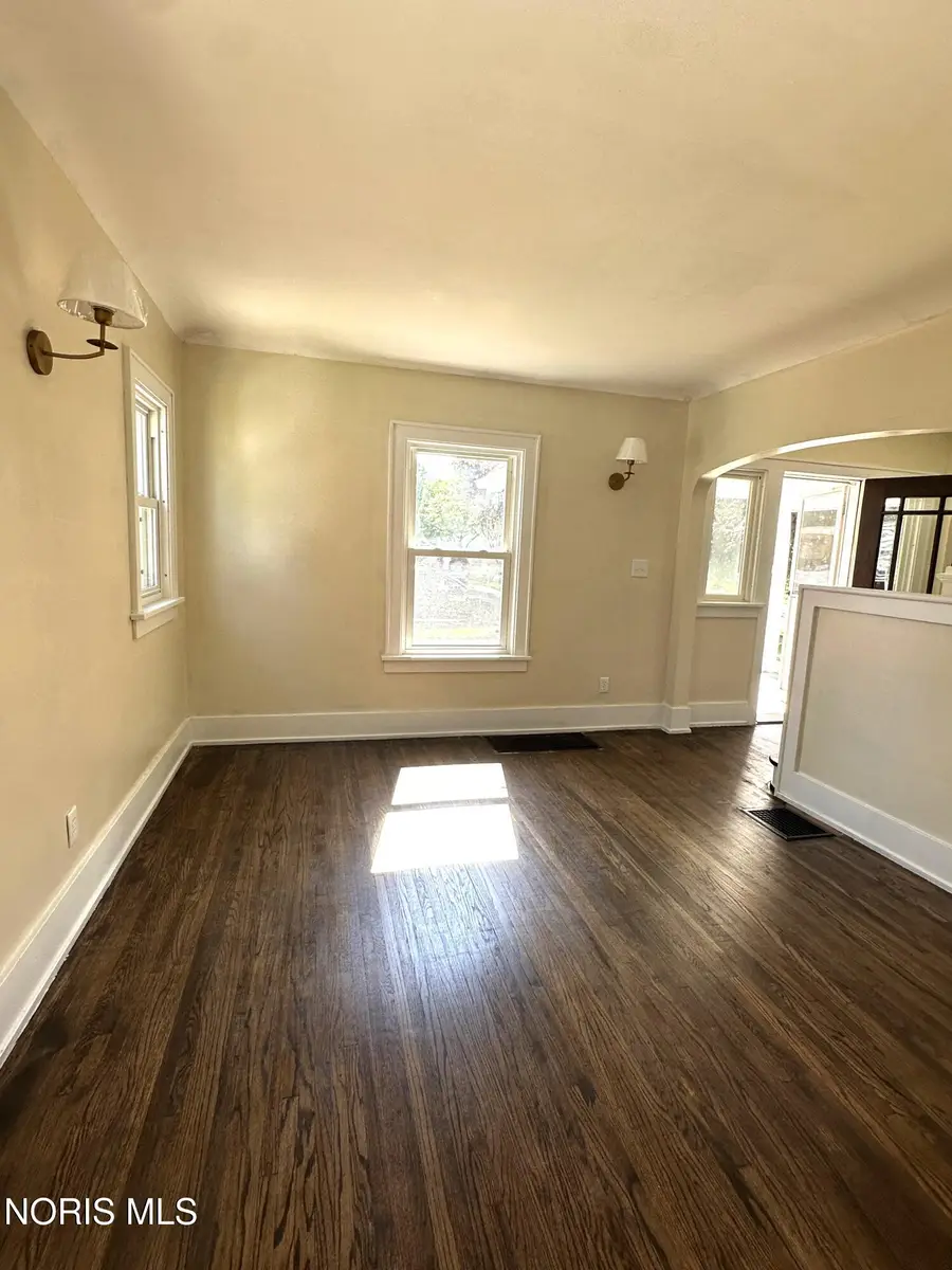 204 Laquineo Street, Findlay, OH 45840 - #3