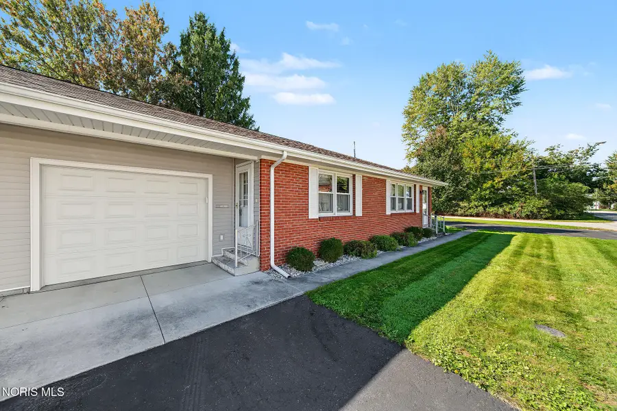 200 Shinkle Street, Findlay, OH 45840 - #3