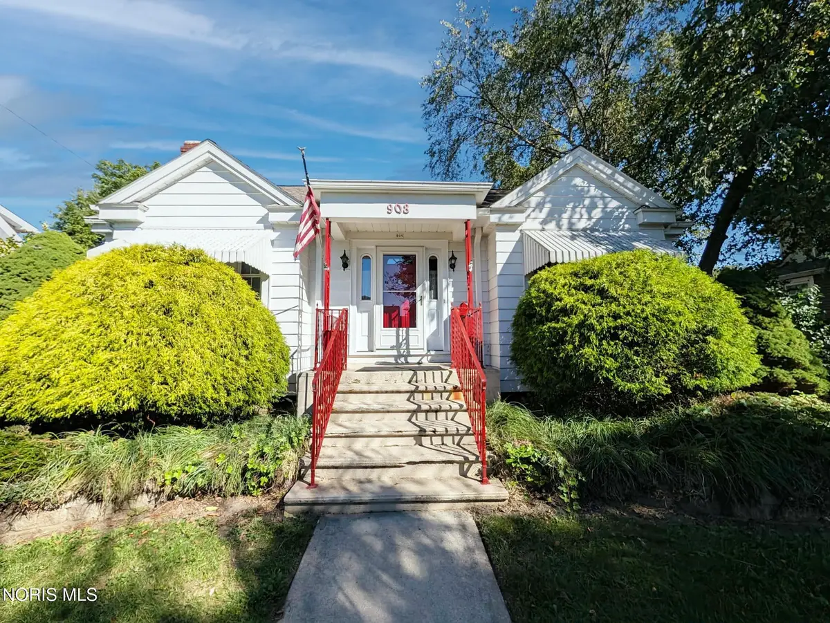 908 Cory Street, Fostoria, OH 44830 - #1