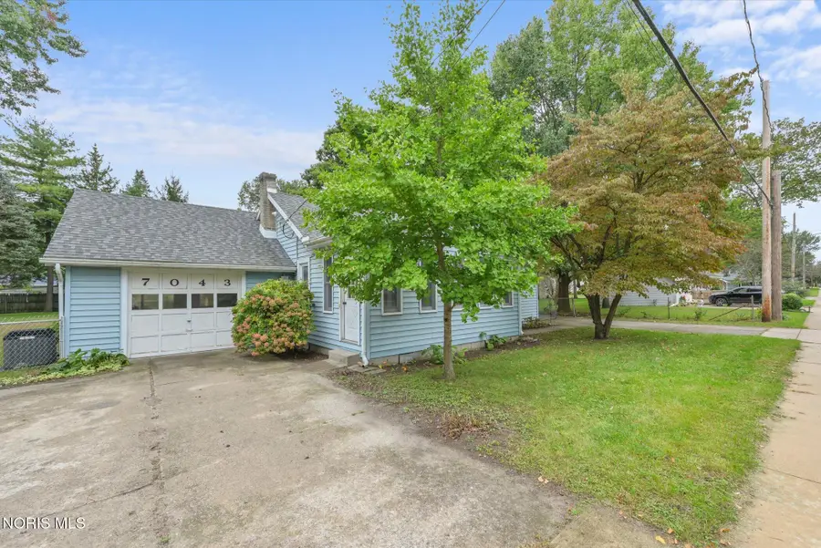 7043 Dunn Drive, Holland, OH 43528 - #2