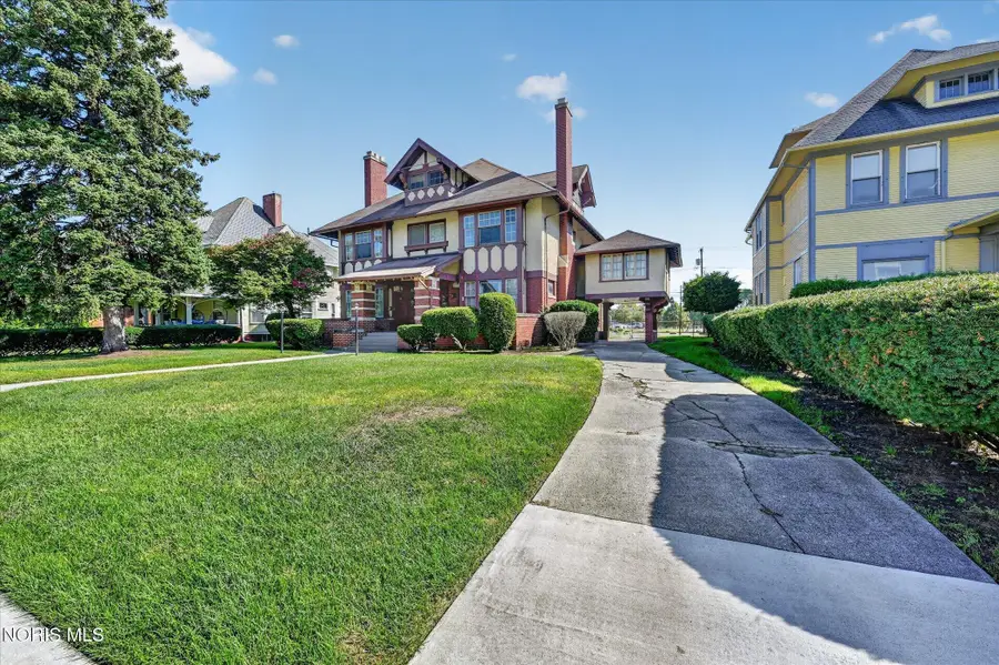 2146 Parkwood Avenue, Toledo, OH 43620 - #3