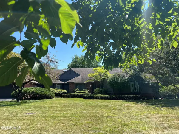 28 Wolf Ridge Drive, Holland, OH 43528