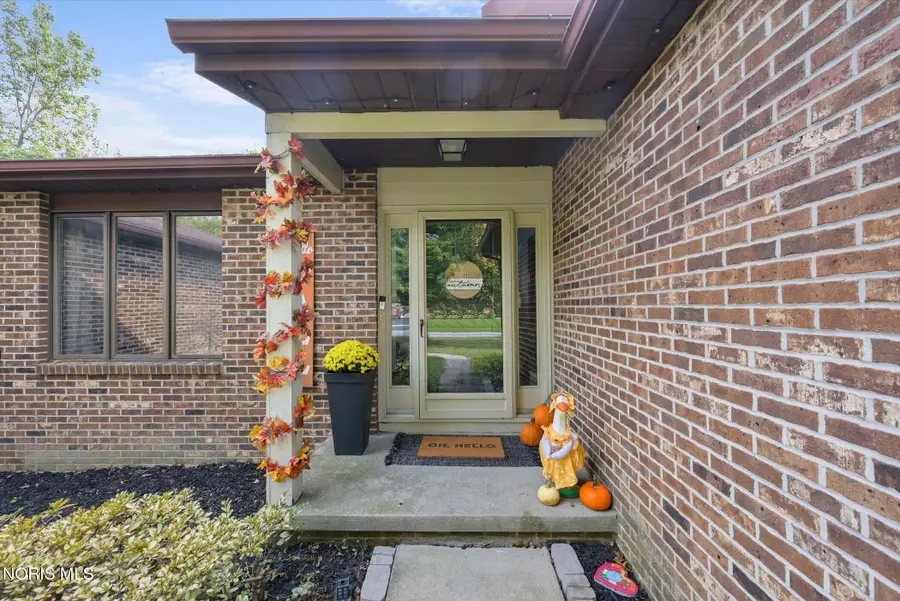 6857 Greentree Lane, Maumee, OH 43537 - #3