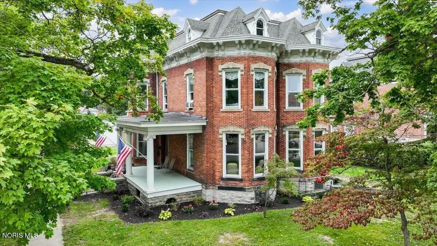 204 W Elm Street, Wauseon, OH 43567 - #2
