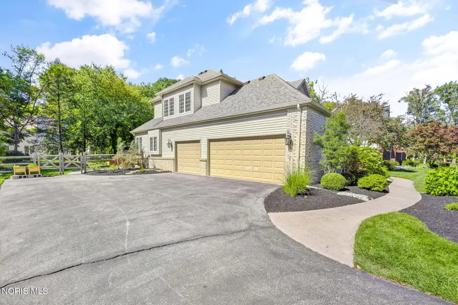 2225 Willow Pond Boulevard, Sylvania, OH 43560 - #2