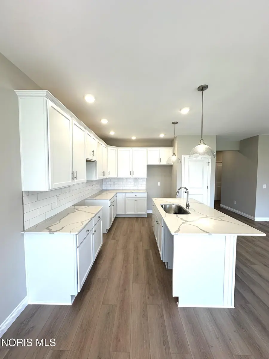 1002 Pine Ridge Dr, Perrysburg, OH 43551 - #3