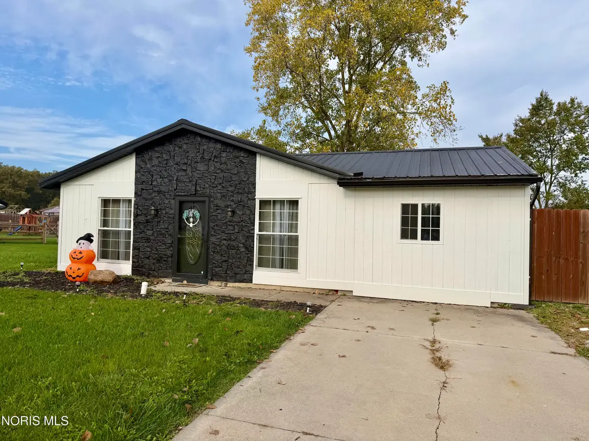 4316 W Rolling Meadows Boulevard, Defiance, OH 43512 - #1