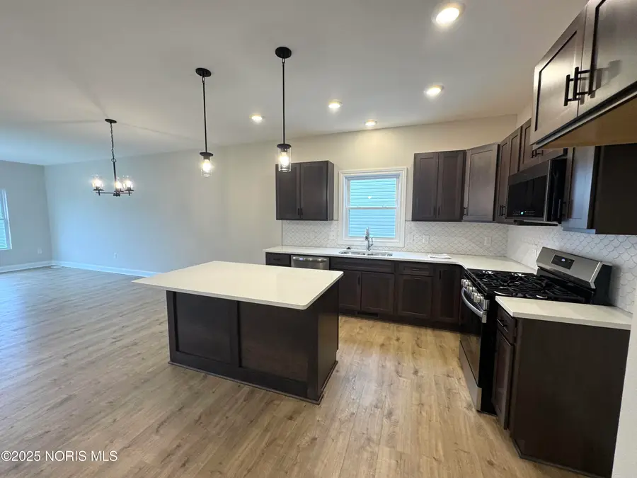 5021 Easton Drive, Oregon, OH 43616 - Image #2