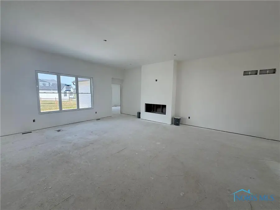 9842 Featherwood Lane, Sylvania, OH 43560 - Image #2