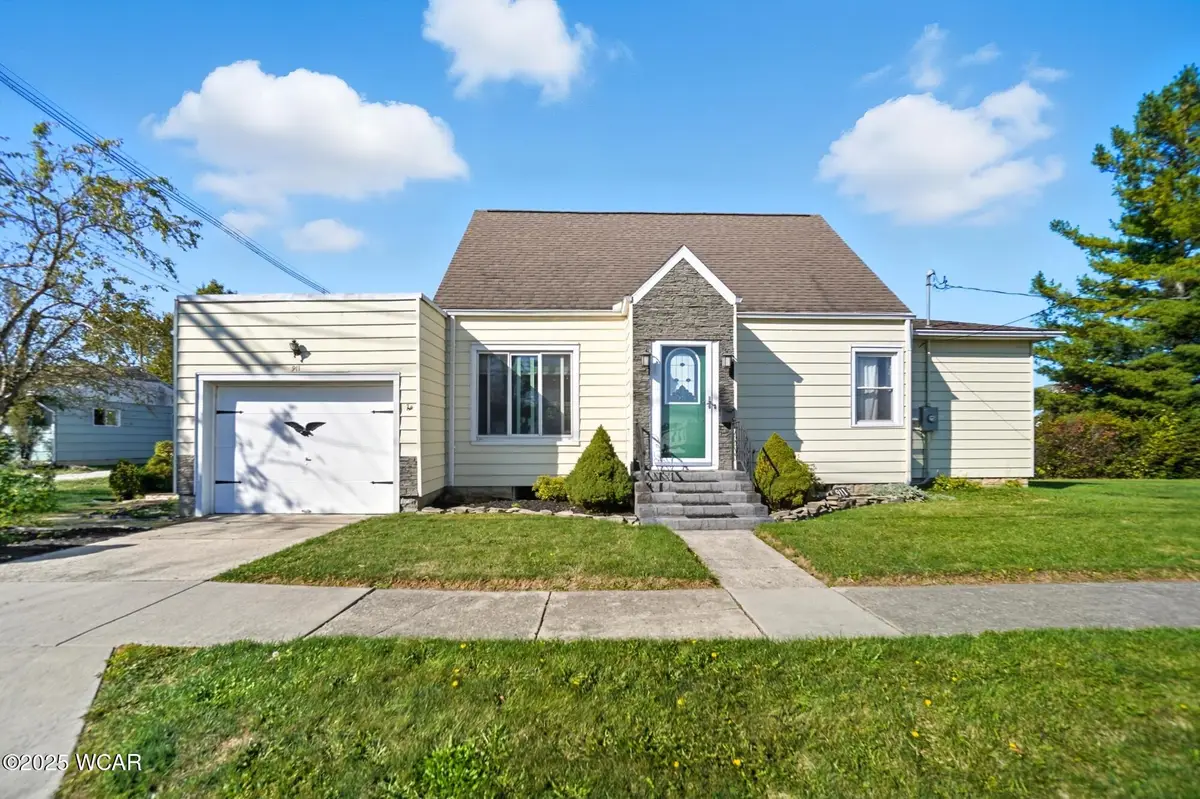 911 E Bellefontaine Street, Wapakoneta, OH 45895 - Image #1