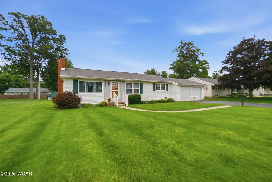 402 Woodlawn Drive, Wapakoneta, OH 45895 - #3