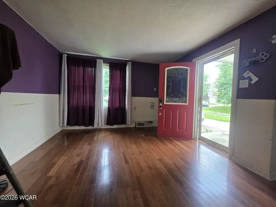 307 W Silver Street, Wapakoneta, OH 45895 - #2