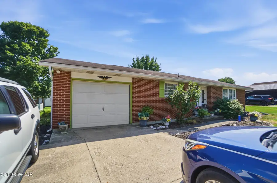 821 N Circle Drive, Wapakoneta, OH 45895 - #2