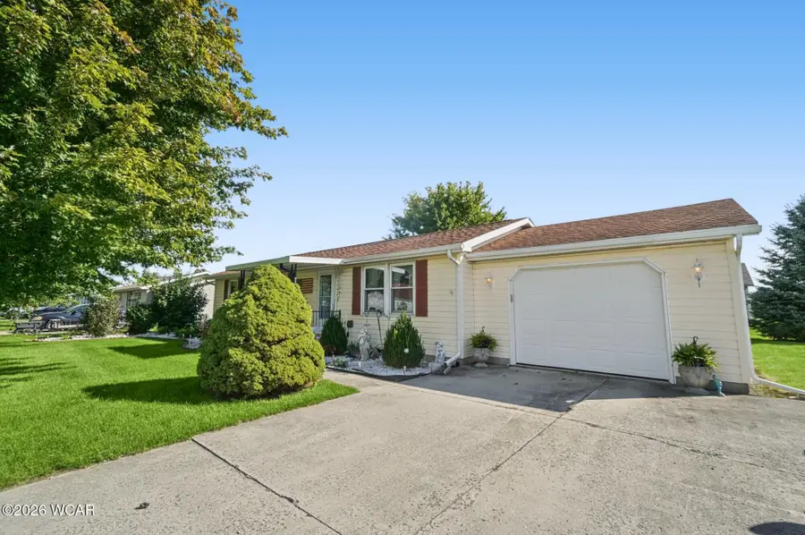 922 Dearbaugh Avenue, Wapakoneta, OH 45895 - #2