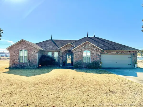 2010 E Creekside Road, Stigler, OK 74462