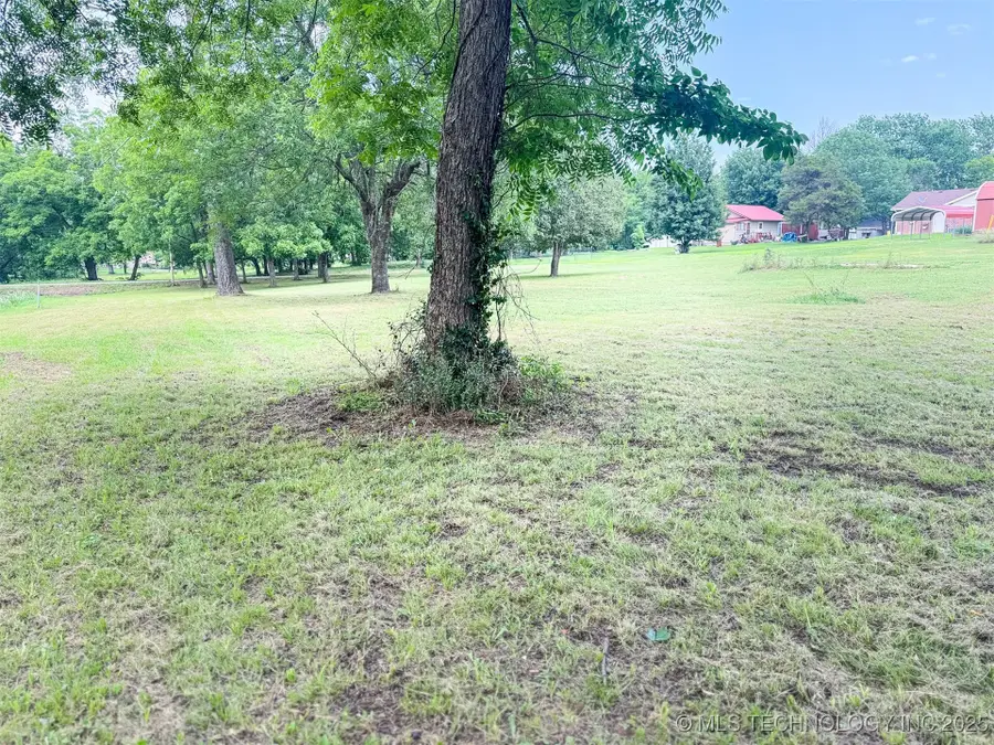 514 W Creek, Checotah, OK 74426 - #3