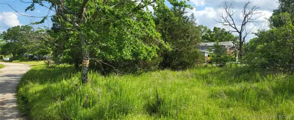 Oak, McAlester, OK 74501