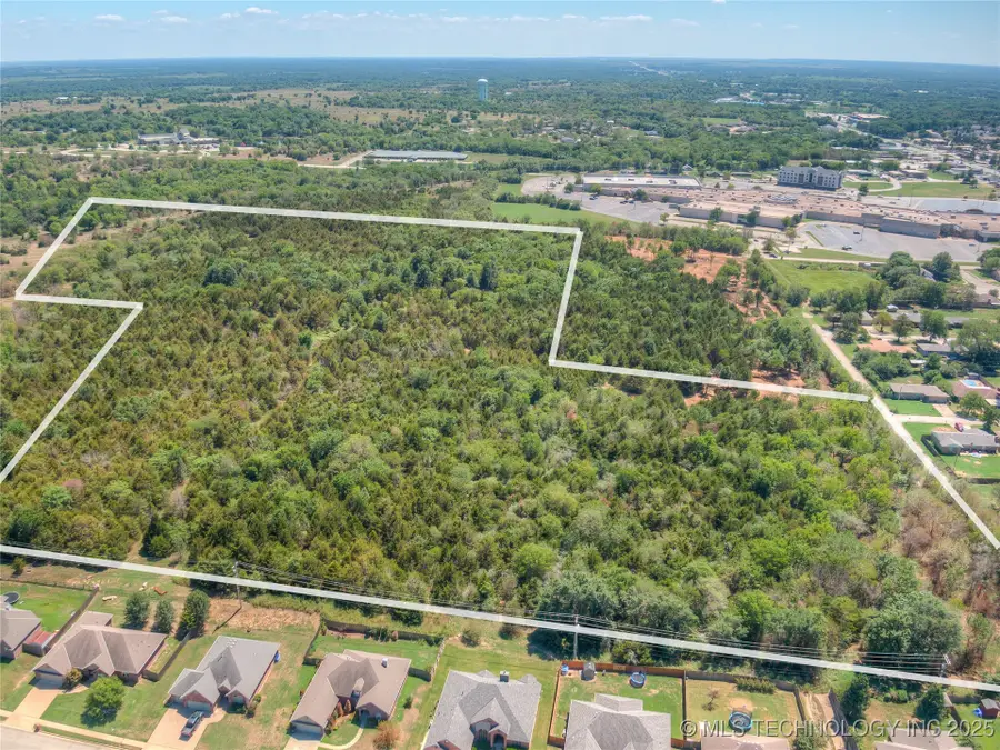 1 SE Barnett Avenue, Bartlesville, OK 74006 - #3