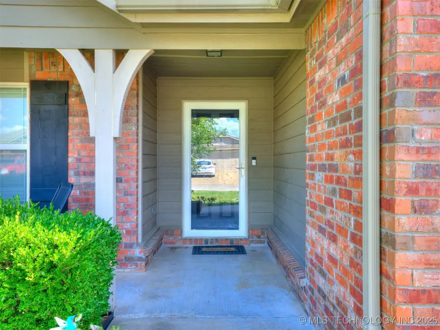 202 W 46th Street, Sand Springs, OK 74063 - #2
