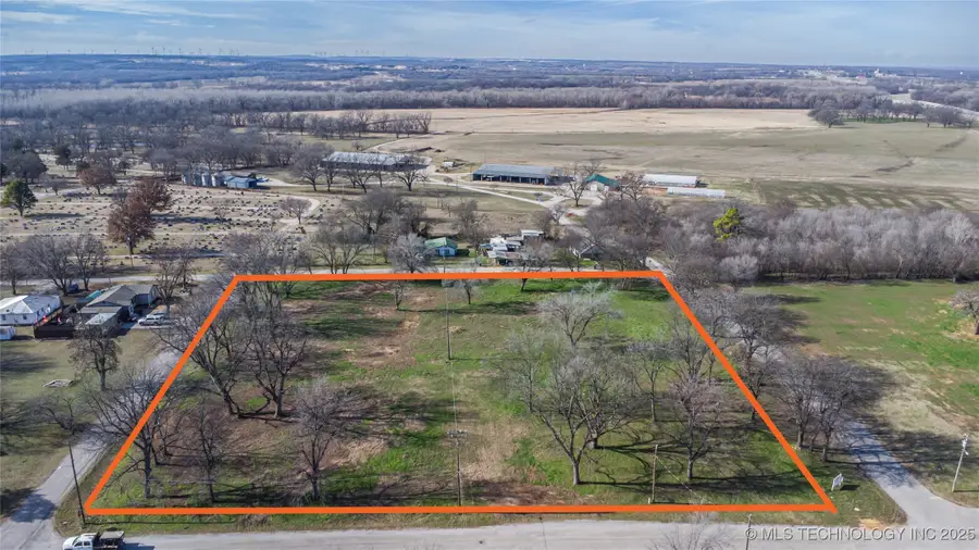 101 E Street, Davis, OK 73030 - #2