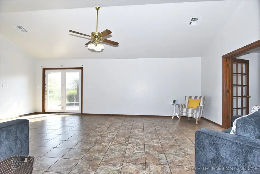 18725 Red Oak Drive, Newalla, OK 74857 - Image #3