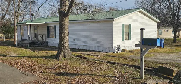 124 W Lucille Avenue, Nowata, OK 74048