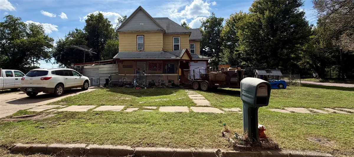 323 W Lincoln Avenue, Blackwell, OK 74631 - Image #1