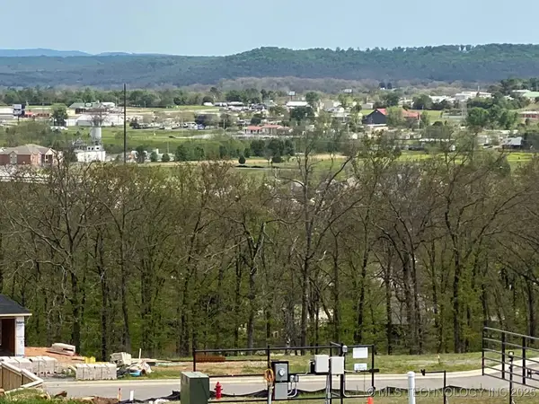 825 Ridgeview Drive, Tahlequah, OK 74464