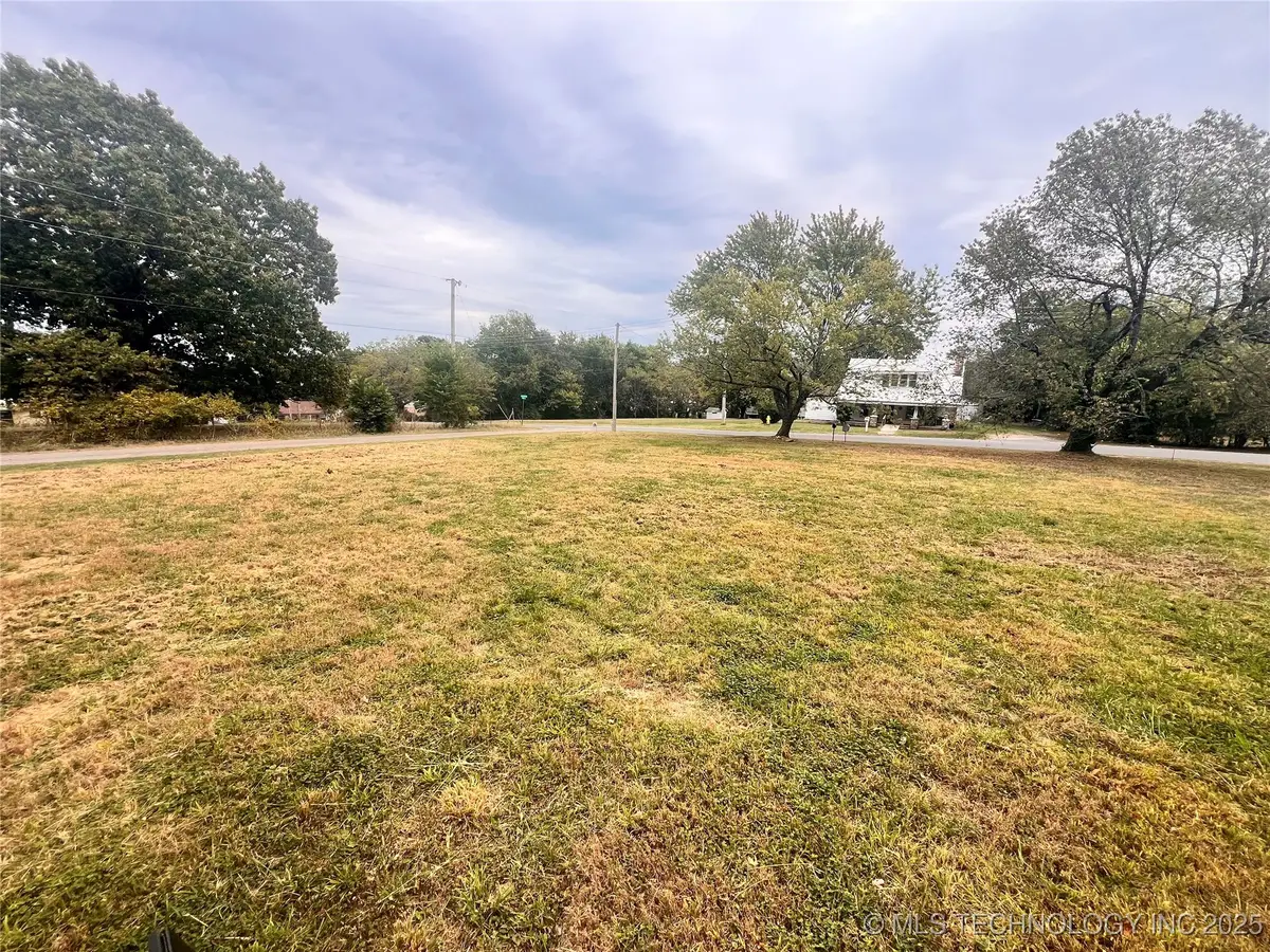 1222 S Third Street, Stilwell, OK 74960 - #1