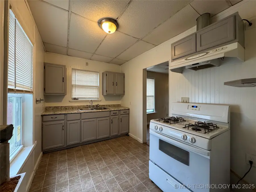 3932 E Admiral Court, Tulsa, OK 74115 - Image #3