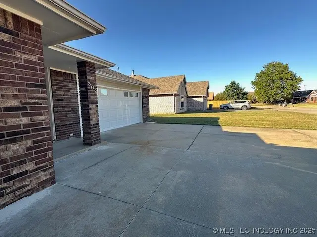 308 Roosevelt Avenue, Wagoner, OK 74467 - #3