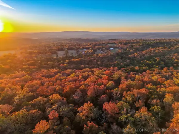 3 E 1000 Road, Muldrow, OK 74948