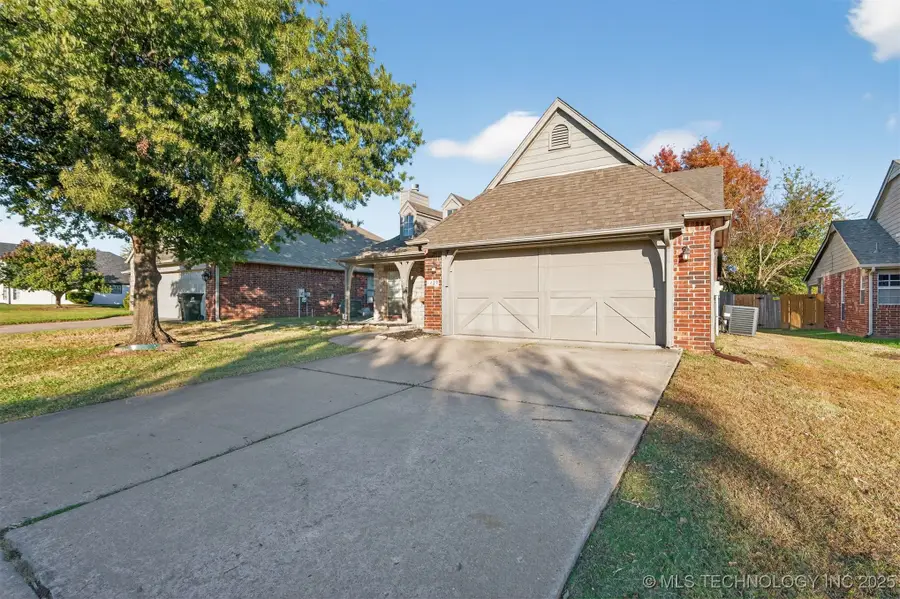 1429 N Yellowood Avenue, Broken Arrow, OK 74012 - Image #2