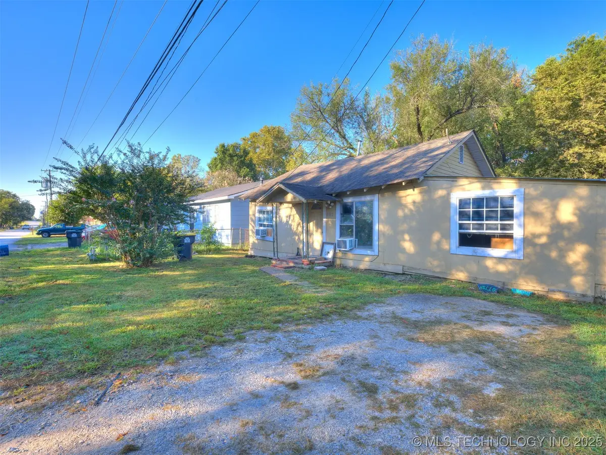 402 S Guthrie Avenue, Coweta, OK 74429 - Image #1