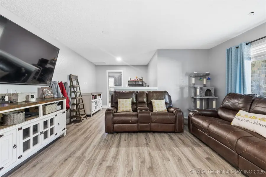 723 W Utica Street, Broken Arrow, OK 74011 - Image #2