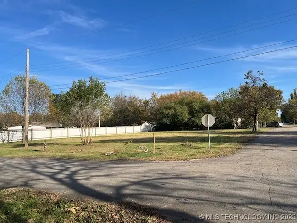 W Wyandotte Avenue, Sallisaw, OK 74955