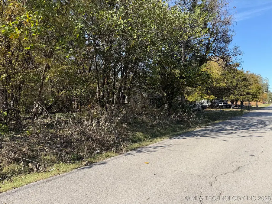 303 N Smith Avenue, Wagoner, OK 74467 - Image #2