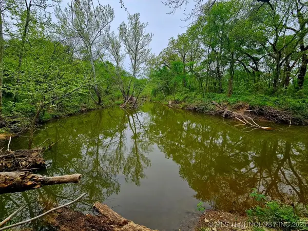 24 Holly Road, Henryetta, OK 74437